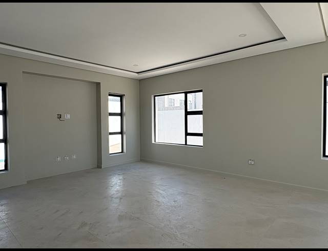5 BEDROOM HOUSE FOR SALE IN SANDOWN